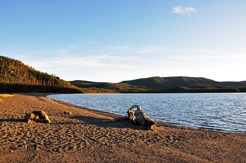 Paulina Lake, formerly a volcanic crater.jpg